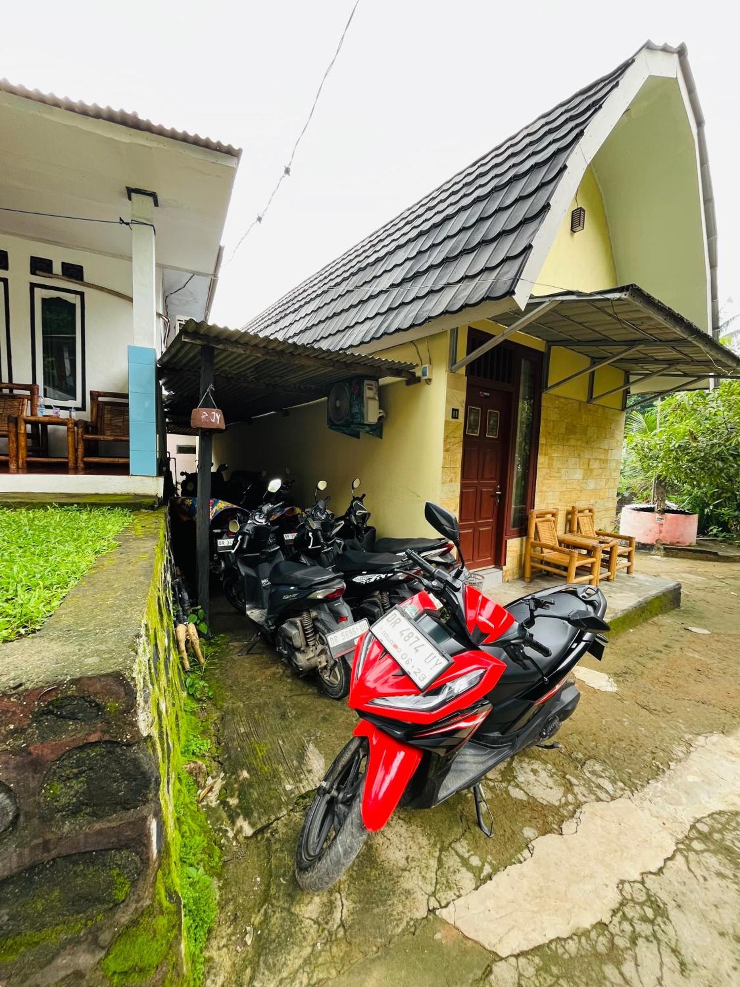 Roy Homestay Kuta Kuta  Екстериор снимка